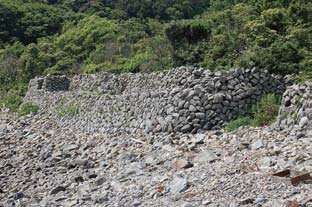 天嶬の砲台場石塁の風景の画像