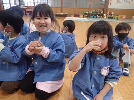 柑橘学習会のジュース試飲の画像